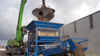 ROBBE Mobiele bunkerweger met capaciteit van 450m³uur voor het laden en lossen van schepen