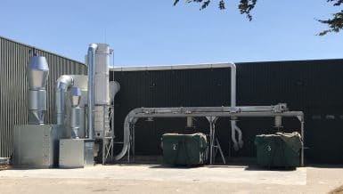 Poeth afzuiging met Z-conveyor en container belading.