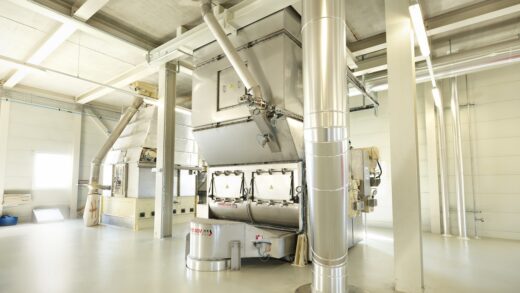 Egli Mühlen voorkomt productcontaminatie en verbetert homogeniteit van pluimveevoeding door menger die verhit met stoom