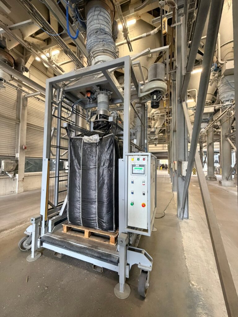 Mobiel Big Bag-vulstation van Maxpac met uitgeklapt hekwerk en ladder