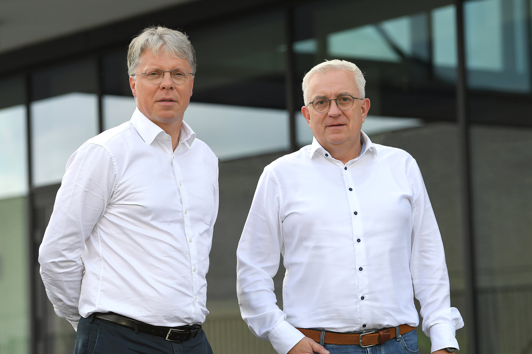 Portret van Alex Vanwolleghem (links) en Herbert Vandaele (rechts), de twee eigenaars en Managing Directors van Opina